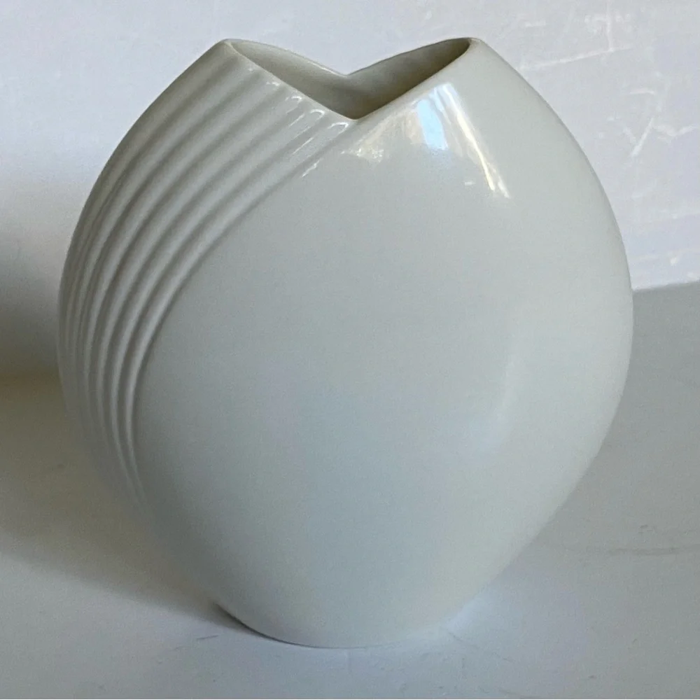 Art Deco Vase Christopher Stuart Tempest Bone China Y1510 White 6.5” Vintage EUC